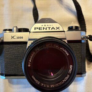 Pentax K1000 Manual Focus SLR Film Camera with Pentax 50mm Lens & Flash